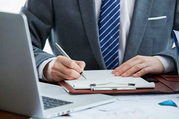 马里那边的人到云南旅游需要准备什么